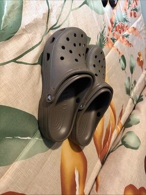 CROCS Classic Clog in Olive Green